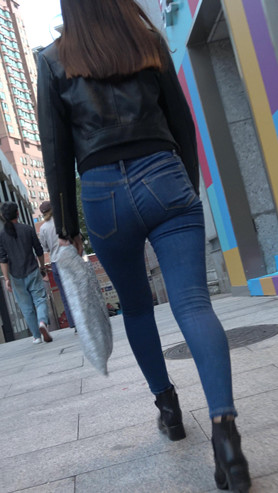 皮衣牛仔裤小姐姐