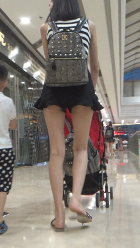 商场里性感的美妇