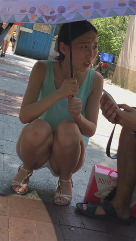 白色热裤妹子