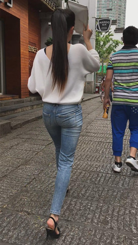 牛仔裤小姐姐