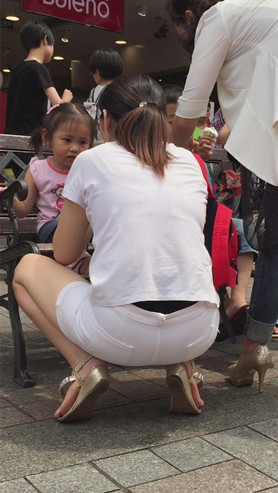 带孩子的少妇