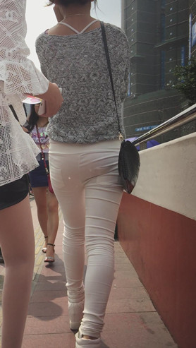 白裤小妹
