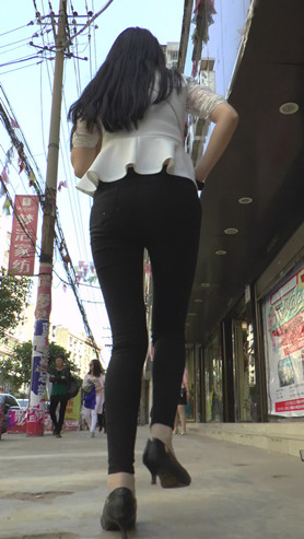 黑裤小妹