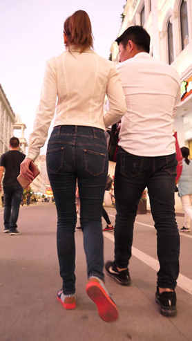 牛仔熟妇