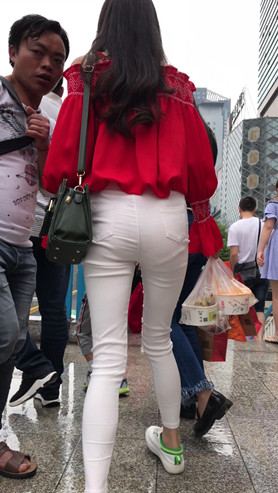 白裤红衣妹子