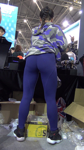 紧身裤妹子