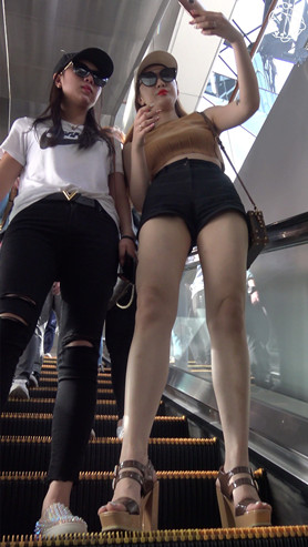 长腿高腰热裤美女