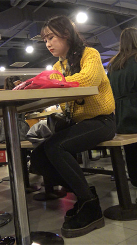 黄衣美女