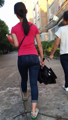 紧身牛仔裤小妹