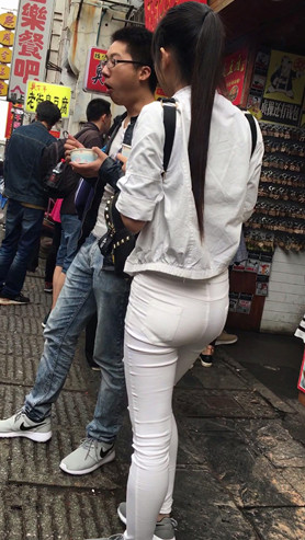 白裤紧身妹子