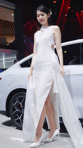 白色长裙美女