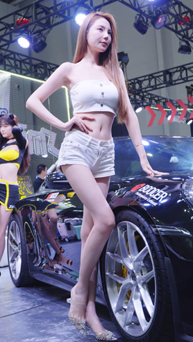 热裤美模