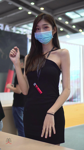 高挑的前台模特小姐姐