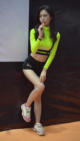 电子yan模特小姐姐