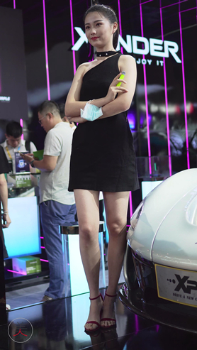 黑裙美女