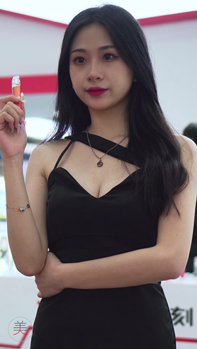 黑裙美女