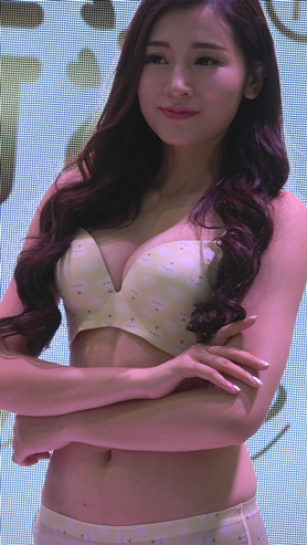黄色内衣美女