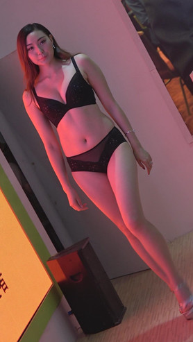 黑色内衣模特美女