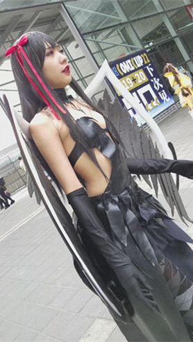 黑色装冷艳cosplay美女