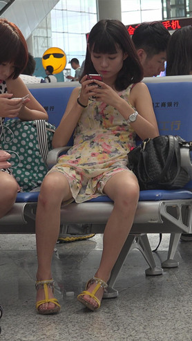 漂亮的花裙美女