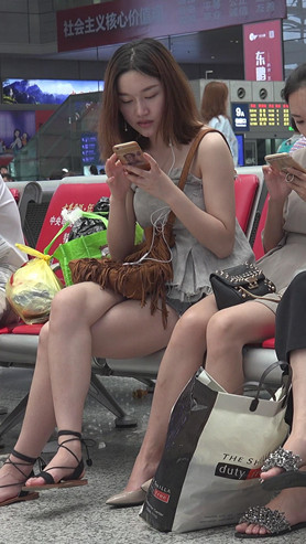 漂亮的美腿小姐姐