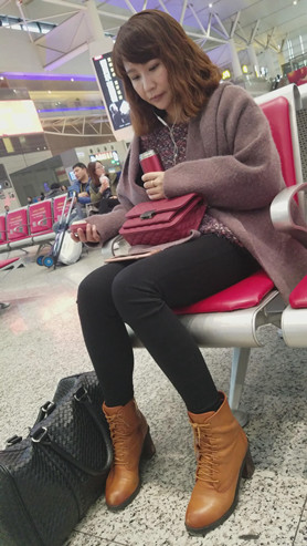 黑裤短靴妹子