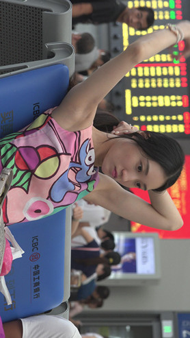 漂亮的长腿美女
