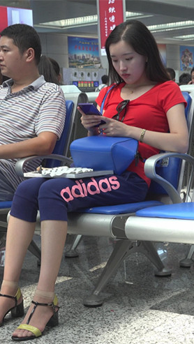 漂亮的红衣小姐姐