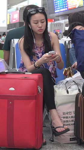 漂亮的黑裤美女