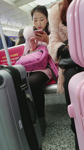 粉衣美女