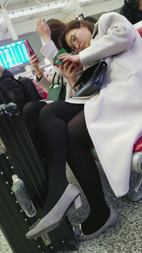 戴眼镜的黑色丝袜妹子