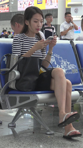漂亮的美腿美足妹子