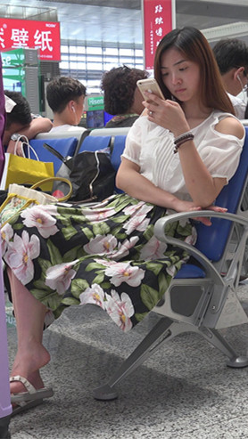 花裙小姐姐