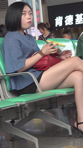短发女