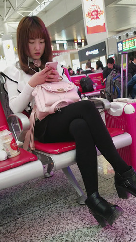 粉色背包妹子