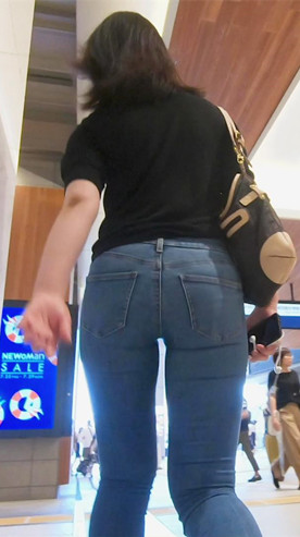 牛仔裤细腿圆翘屯