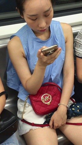 白嫩美腿小姐姐
