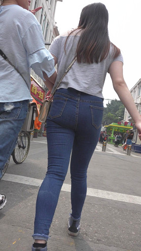 丰腴的蓝牛妹子