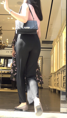 高腰黑裤美女