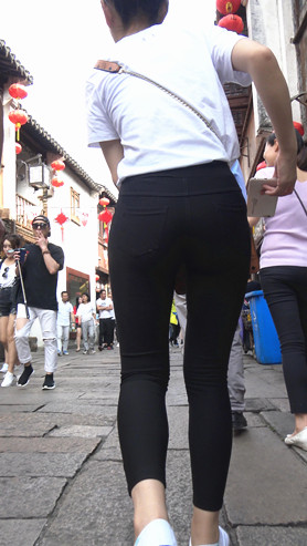 黑色蜜桃小妹
