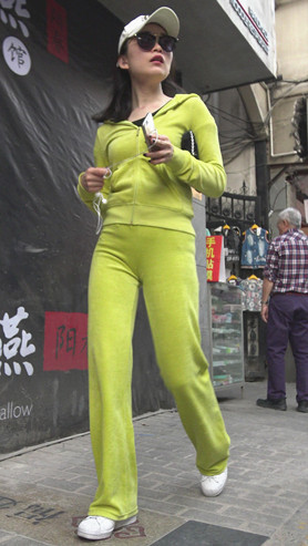 戴着墨镜的气质美女一、