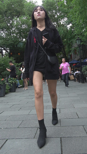 黑色短靴小姐姐