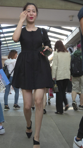 黑色连衣裙小姐姐