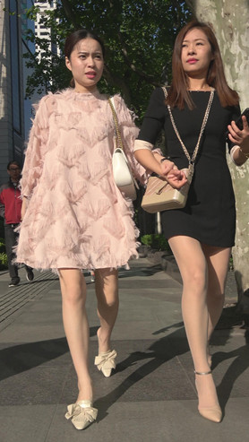 粉色连衣裙小姐姐