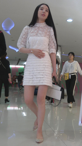 两个漂亮的美女小姐姐