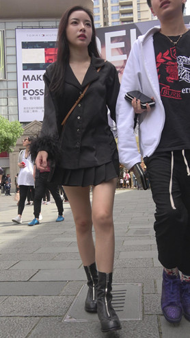 黑色短裙小妹