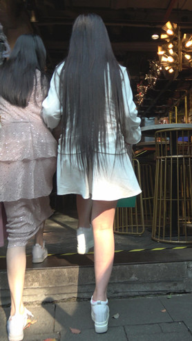 长发齐腰小姐姐