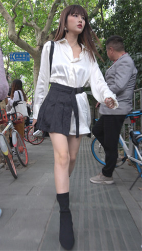 漂亮的白裙美女