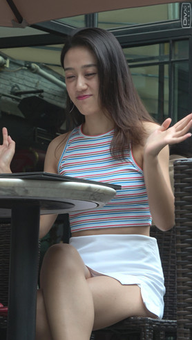 露腰白裙小姐姐