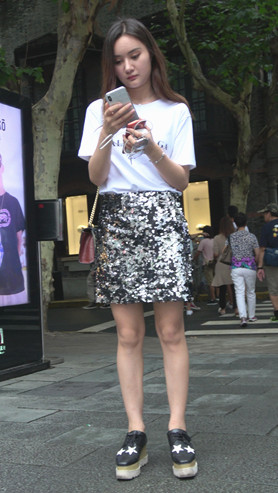 喜欢自拍的漂亮美女